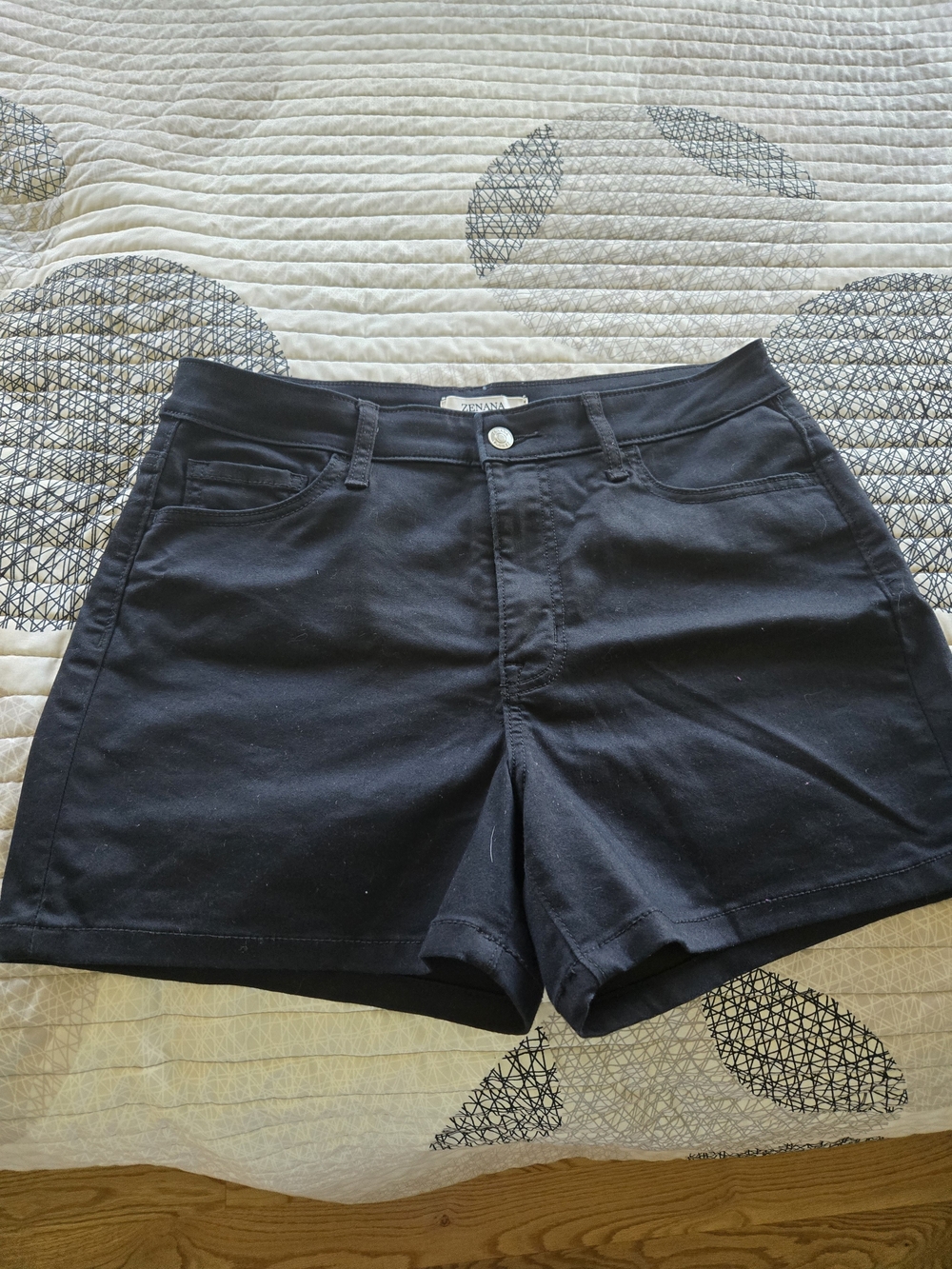 Zenana Outfitters Black High Waist Casual Shorts - Size Large